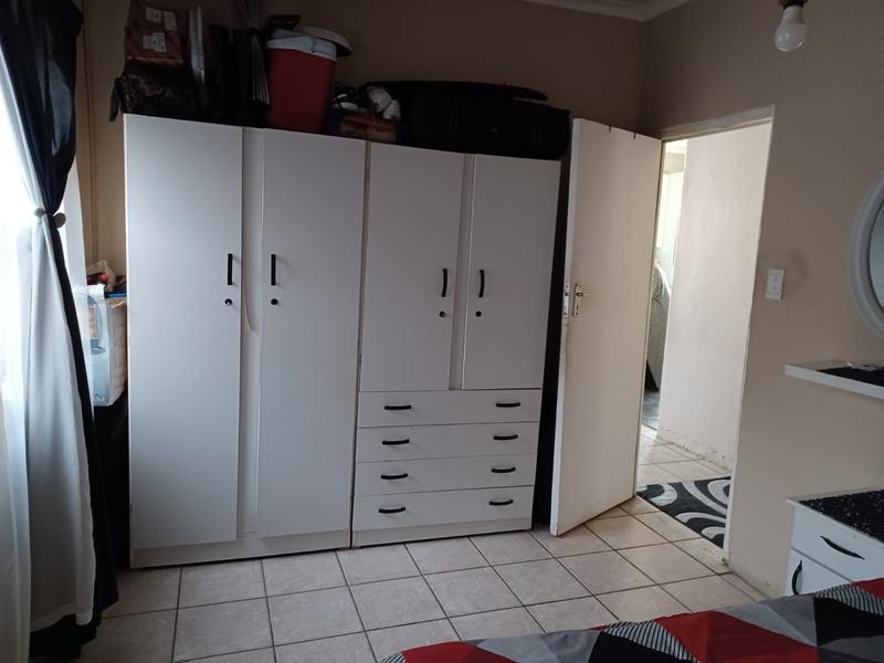 5 Bedroom Property for Sale in Pelikan Park Western Cape